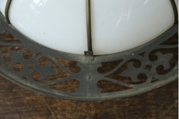 《引っ掛けシーリング式ペンダントライト加工費込み》　和製アンティーク　大正～昭和初期　凝ったデザインの真鍮飾りが目を引くペンダントライト　(R-085715)