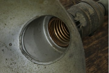 和製アンティーク　昭和初期　インダストリアルな雰囲気たっぷりの金属製アームが魅力的なウォールライト　(R-085717)