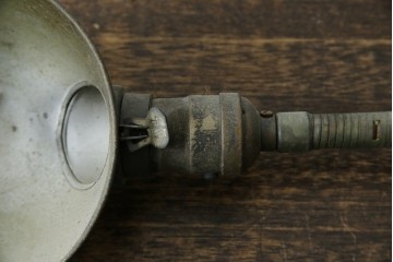 和製アンティーク　昭和初期　インダストリアルな雰囲気たっぷりの金属製アームが魅力的なウォールライト　(R-085717)