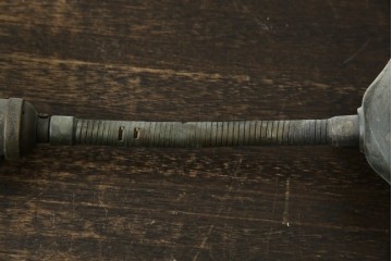 和製アンティーク　昭和初期　インダストリアルな雰囲気たっぷりの金属製アームが魅力的なウォールライト　(R-085717)