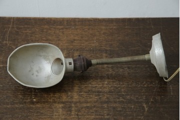 和製アンティーク　無骨な金属製アームがおしゃれなウォールライト　(R-085718)