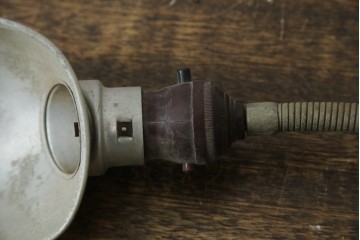 和製アンティーク　無骨な金属製アームがおしゃれなウォールライト　(R-085718)