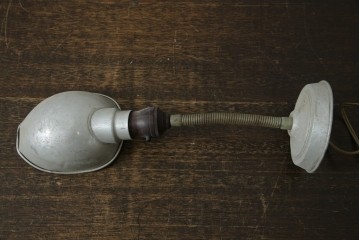 和製アンティーク　無骨な金属製アームがおしゃれなウォールライト　(R-085718)