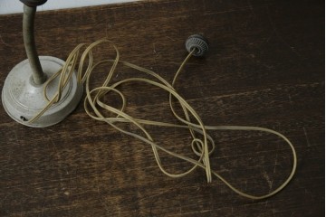 和製アンティーク　無骨な金属製アームがおしゃれなウォールライト　(R-085718)