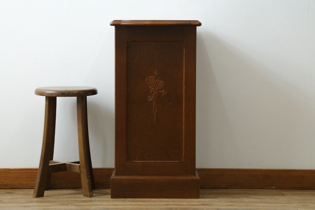 中古　美品　希少な廃番品　三越家具(現カントリーハウス)　Brugge(ブルージュ)　上品なバラの彫刻が入ったスリッパラック　(R-085719)