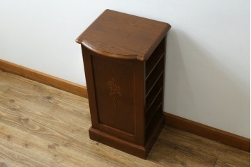 中古　美品　希少な廃番品　三越家具(現カントリーハウス)　Brugge(ブルージュ)　上品なバラの彫刻が入ったスリッパラック　(R-085719)