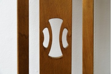 和製ヴィンテージ　昭和レトロ　背もたれに透かし彫りの入ったレトロなドクターチェア　(R-085720)
