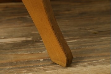 和製ヴィンテージ　昭和レトロ　背もたれに透かし彫りの入ったレトロなドクターチェア　(R-085720)