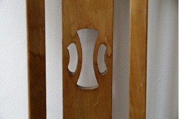 和製ヴィンテージ　背もたれに透かし彫りの入ったレトロなドクターチェア　(R-085720)