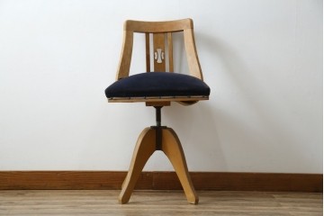 和製ヴィンテージ　背もたれに透かし彫りの入ったレトロなドクターチェア　(R-085720)