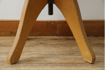 和製ヴィンテージ　背もたれに透かし彫りの入ったレトロなドクターチェア　(R-085720)