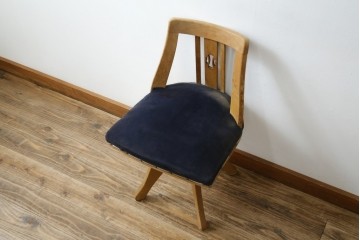 和製ヴィンテージ　背もたれに透かし彫りの入ったレトロなドクターチェア　(R-085720)