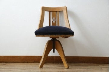 和製ヴィンテージ　背もたれに透かし彫りの入ったレトロなドクターチェア　(R-085720)