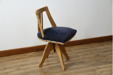 和製ヴィンテージ　背もたれに透かし彫りの入ったレトロなドクターチェア　(R-085720)