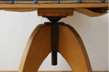 和製ヴィンテージ　背もたれに透かし彫りの入ったレトロなドクターチェア　(R-085720)