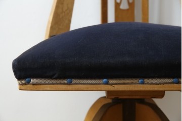 和製ヴィンテージ　背もたれに透かし彫りの入ったレトロなドクターチェア　(R-085720)