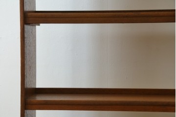 和製ヴィンテージ　昭和レトロ　素朴な木の味わいの薄型本棚　(R-085721)