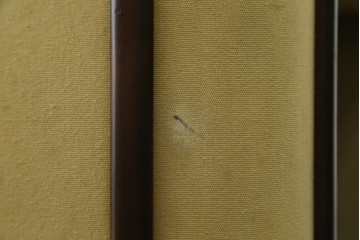 アメリカヴィンテージ　希少デザイン　国内流通少　鋲打ちと布張りが印象的なトランク風の本棚　(R-085722)