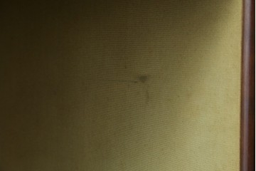アメリカヴィンテージ　希少デザイン　国内流通少　鋲打ちと布張りが印象的なトランク風の本棚　(R-085722)