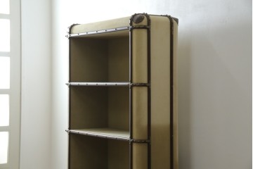 アメリカヴィンテージ　希少デザイン　国内流通少　鋲打ちと布張りが印象的なトランク風の本棚　(R-085722)