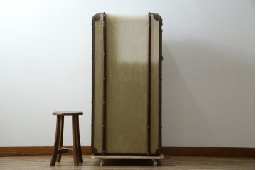 アメリカヴィンテージ　希少デザイン　国内流通少　旅のトランクを思わせる布張りの本棚　(R-085723)