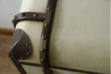 アメリカヴィンテージ　希少デザイン　国内流通少　旅のトランクを思わせる布張りの本棚　(R-085723)