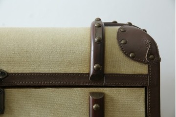 アメリカヴィンテージ　希少デザイン　国内流通少　旅のトランクを思わせる布張りの本棚　(R-085723)