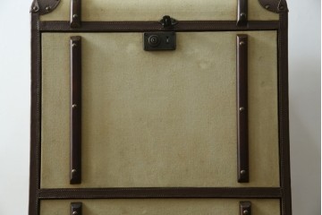 アメリカヴィンテージ　希少デザイン　国内流通少　旅のトランクを思わせる布張りの本棚　(R-085723)