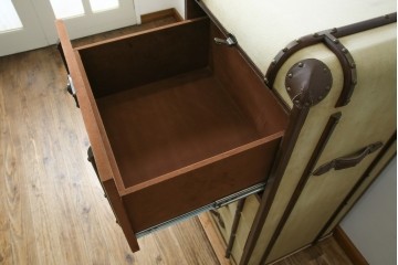 アメリカヴィンテージ　希少デザイン　国内流通少　旅のトランクを思わせる布張りの本棚　(R-085723)