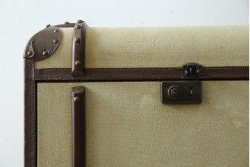 アメリカヴィンテージ　希少デザイン　国内流通少　旅のトランクを思わせる布張りの本棚　(R-085723)