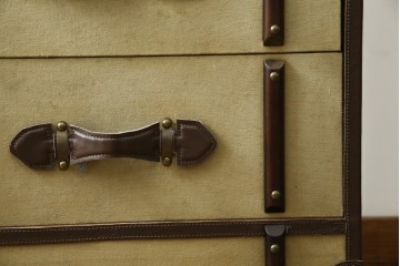 アメリカヴィンテージ　希少デザイン　国内流通少　旅のトランクを思わせる布張りの本棚　(R-085723)