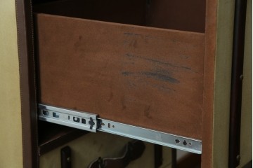 アメリカヴィンテージ　希少デザイン　国内流通少　旅のトランクを思わせる布張りの本棚　(R-085723)