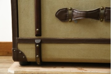 アメリカヴィンテージ　希少デザイン　国内流通少　旅のトランクを思わせる布張りの本棚　(R-085723)