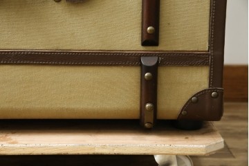 アメリカヴィンテージ　希少デザイン　国内流通少　旅のトランクを思わせる布張りの本棚　(R-085723)