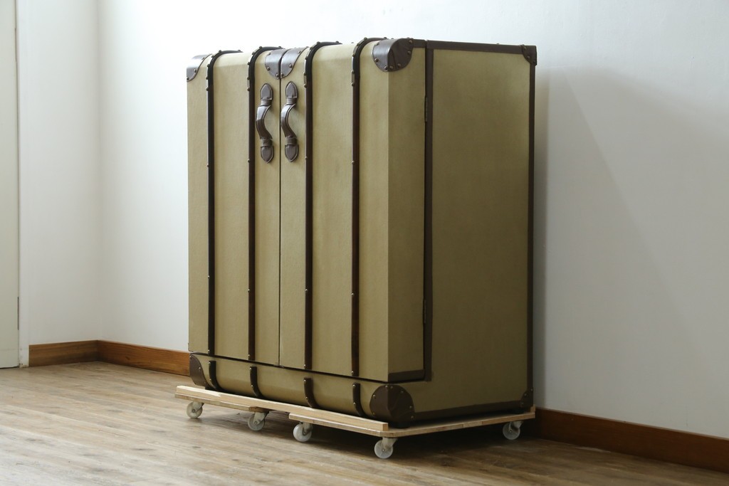 アメリカヴィンテージ　希少デザイン　国内流通少　収納構造が楽しいトランク風の布張りキャビネット　(R-085724)