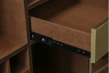 アメリカヴィンテージ　希少デザイン　国内流通少　収納構造が楽しいトランク風の布張りキャビネット　(R-085724)