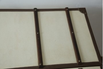 アメリカヴィンテージ　希少デザイン　国内流通少　収納構造が楽しいトランク風の布張りキャビネット　(R-085724)