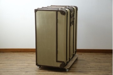 アメリカヴィンテージ　希少デザイン　国内流通少　収納構造が楽しいトランク風の布張りキャビネット　(R-085724)