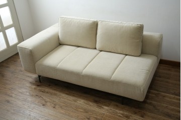 中古　超美品　購入から3ヶ月のほぼ新品　BoConcept(ボーコンセプト)　Amsterdam(アムステルダム)　保証書付き　シンプルモダンな2.5人掛けソファ　定価約60万円　(R-085726)