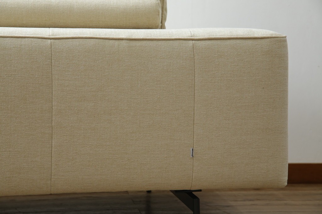 中古　超美品　購入から3ヶ月のほぼ新品　BoConcept(ボーコンセプト)　Amsterdam(アムステルダム)　保証書付き　シンプルモダンな2.5人掛けソファ　定価約60万円　(R-085726)