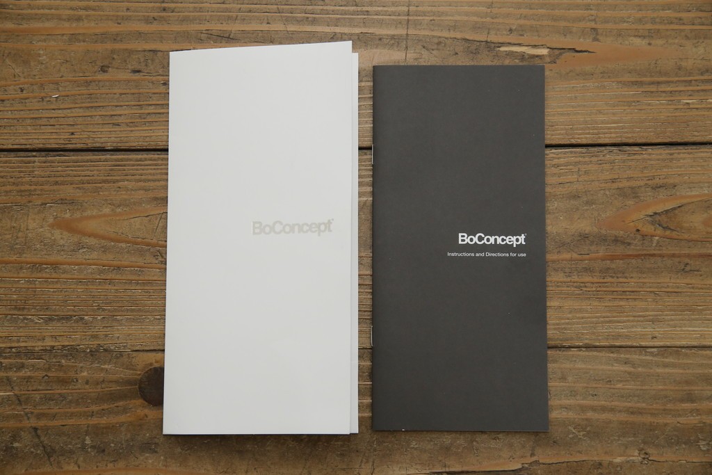 中古　超美品　購入から3ヶ月のほぼ新品　BoConcept(ボーコンセプト)　Amsterdam(アムステルダム)　保証書付き　シンプルモダンな2.5人掛けソファ　定価約60万円　(R-085726)