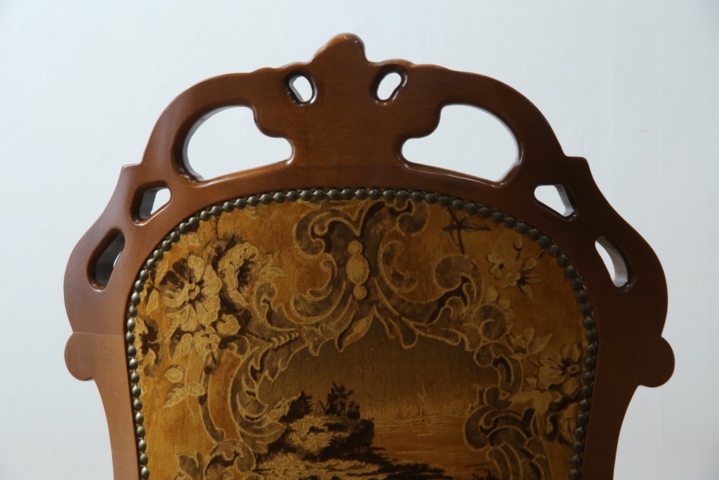 中古　美品　高級輸入家具エクセレンテ取り扱い　ウォールナットXゴールド　バロッコ(バロック)　繊細な彫刻が施された装飾が優雅な雰囲気を醸し出すアームチェア2脚　セット定価2脚で約24万5千円　(R-085727)