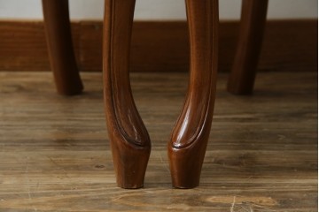 中古　美品　高級輸入家具エクセレンテ取り扱い　ウォールナットXゴールド　バロッコ(バロック)　繊細な彫刻が施された装飾が優雅な雰囲気を醸し出すアームチェア2脚　セット定価2脚で約24万5千円　(R-085727)