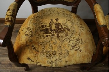 中古　美品　高級輸入家具エクセレンテ取り扱い　ウォールナットXゴールド　バロッコ(バロック)　繊細な彫刻が施された装飾が優雅な雰囲気を醸し出すアームチェア2脚　セット定価2脚で約24万5千円　(R-085727)