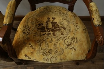 中古　美品　高級輸入家具エクセレンテ取り扱い　ウォールナットXゴールド　バロッコ(バロック)　繊細な彫刻が施された装飾が優雅な雰囲気を醸し出すアームチェア2脚　セット定価2脚で約24万5千円　(R-085727)