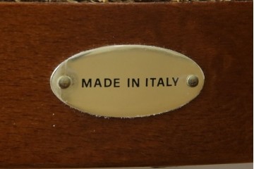 中古　美品　高級輸入家具エクセレンテ取り扱い　ウォールナットXゴールド　バロッコ(バロック)　繊細な彫刻が施された装飾が優雅な雰囲気を醸し出すアームチェア2脚　セット定価2脚で約24万5千円　(R-085727)