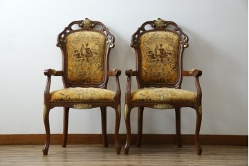 中古　美品　高級輸入家具エクセレンテ取り扱い　ウォールナットXゴールド　バロッコ(バロック)　繊細な彫刻が施された装飾が優雅な雰囲気を醸し出すアームチェア2脚　セット定価2脚で約24万5千円　(R-085727)