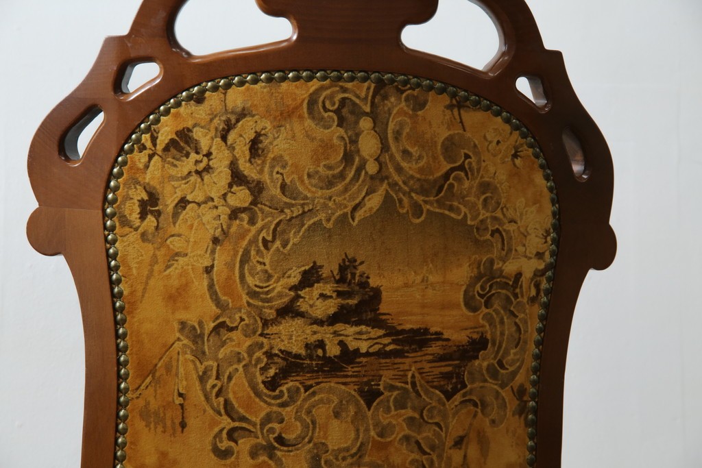 中古　美品　高級輸入家具エクセレンテ取り扱い　ウォールナットXゴールド　バロッコ(バロック)　繊細な彫刻が施された装飾が優雅な雰囲気を醸し出すアームチェア2脚　セット定価2脚で約24万5千円　(R-085727)