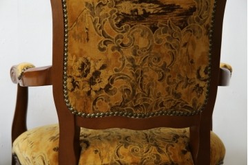 中古　美品　高級輸入家具エクセレンテ取り扱い　ウォールナットXゴールド　バロッコ(バロック)　繊細な彫刻が施された装飾が優雅な雰囲気を醸し出すアームチェア2脚　セット定価2脚で約24万5千円　(R-085727)