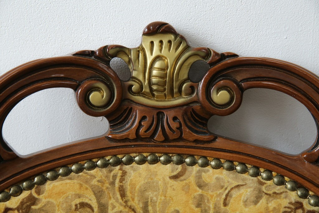 中古　美品　高級輸入家具エクセレンテ取り扱い　ウォールナットXゴールド　バロッコ(バロック)　繊細な彫刻が施された装飾が優雅な雰囲気を醸し出すアームチェア2脚　セット定価2脚で約24万5千円　(R-085727)